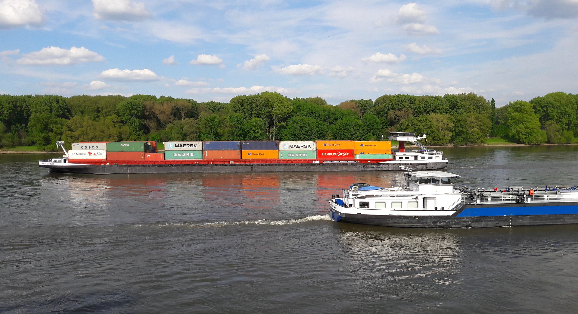 Die Binnenschifffahrt auf dem Rhein ist ein wichtiger Wirtschaftsfaktor für die Region. (Foto: Pixabay)