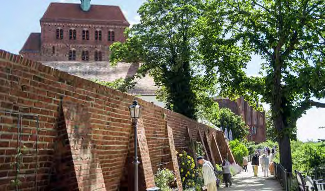 BUGA Havelregion 2015: Bepflanzung an der sanierten Stadtmauer. (Foto: DBG)