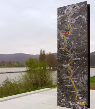 Stele am Rheinufer im Oberen Mittelrheintal. (Foto: RMP)