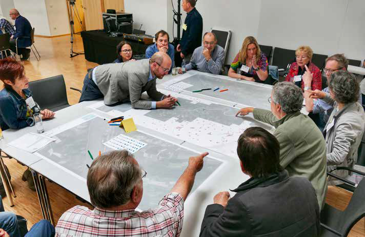 Ideen sammeln auf einer großen Karte beim Workshop in Boppard. (Foto: RMP)